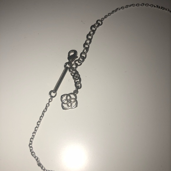Kendra Scott gray and silver Elisa necklace - Picture 4 of 6